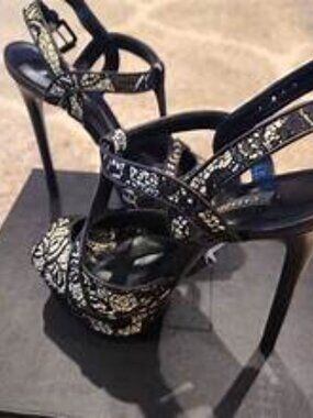 GORGEOUS NEW CASADEI T- STRAP HIGH HEELS WITH PLATFORM size 7.5 ( $670 original)